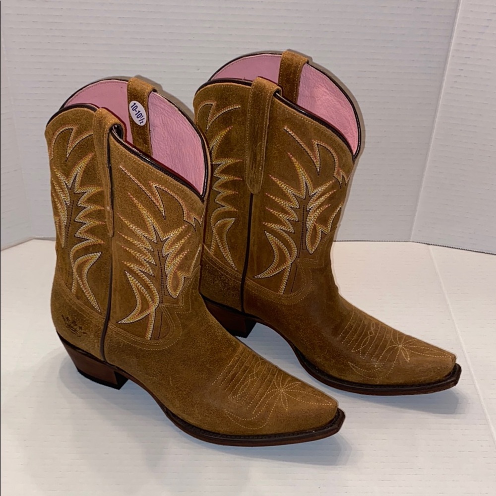 Brown Heeled Boots with Western Stitching and Pointed Toe